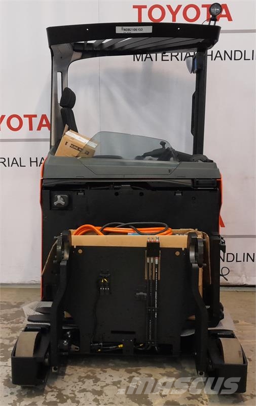 Toyota RRE140HE Річ-трак із високим підйомом