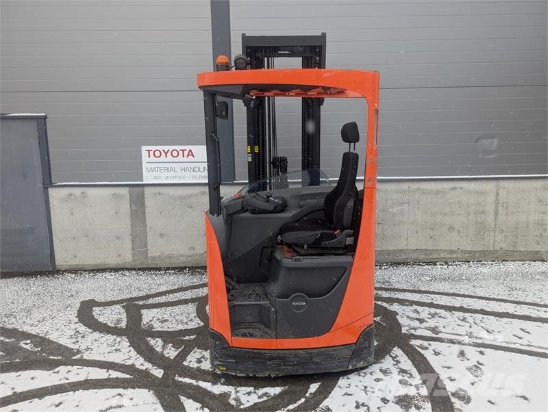 Toyota RRE160HE Річ-трак із високим підйомом