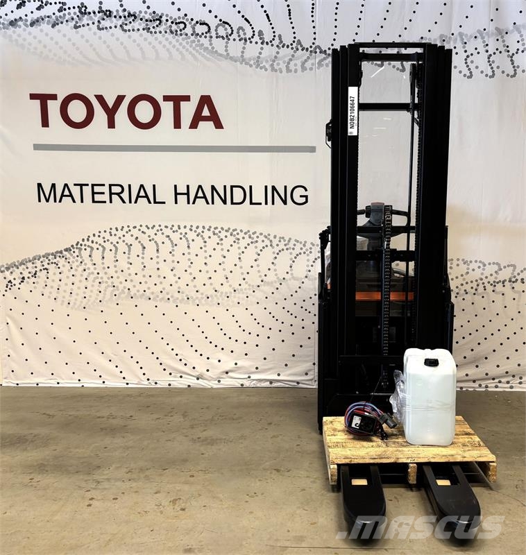 Toyota SPE120L Käyden ajettavat pinoamistrukit