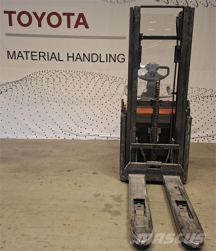 Toyota SPE120L Yaya kumandali istif makinasi