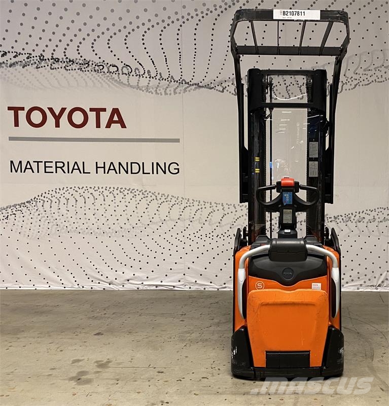 Toyota SPE120L Παλετοφόρα πεζού χειριστή με ιστό