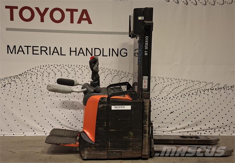 Toyota SPE120L Pedestrian stacker