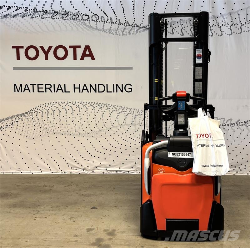 Toyota SPE120L Käyden ajettavat pinoamistrukit