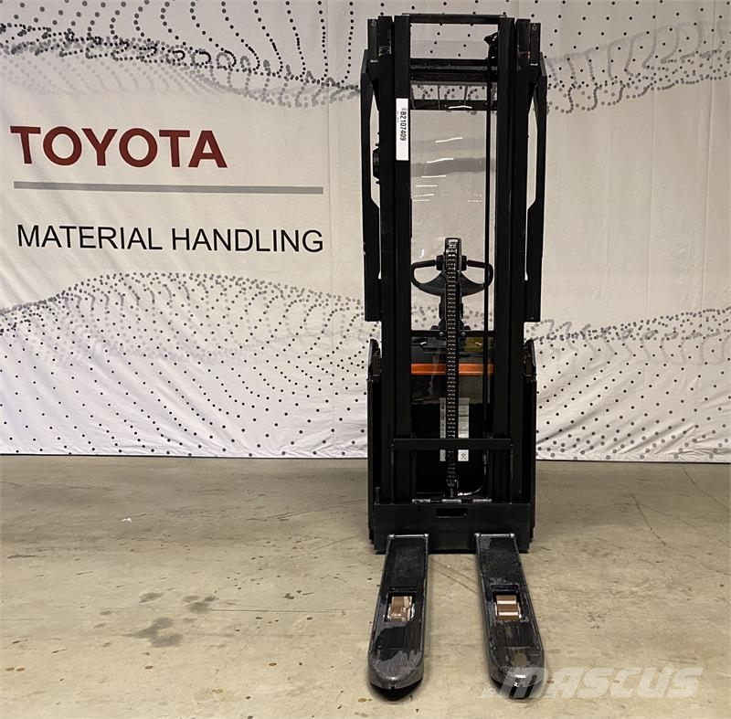 Toyota SPE140 Rankiniai vėžimėliai