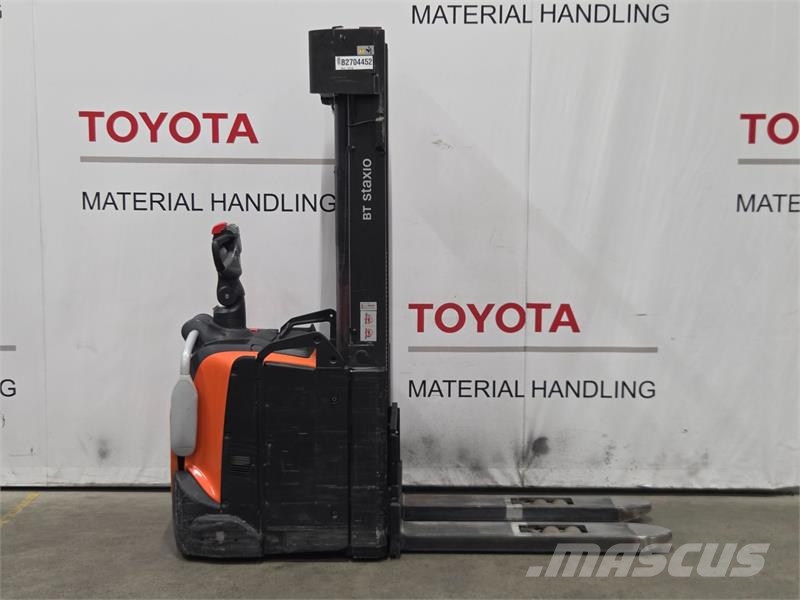 Toyota SPE140L Rankiniai padėklų rietuvai