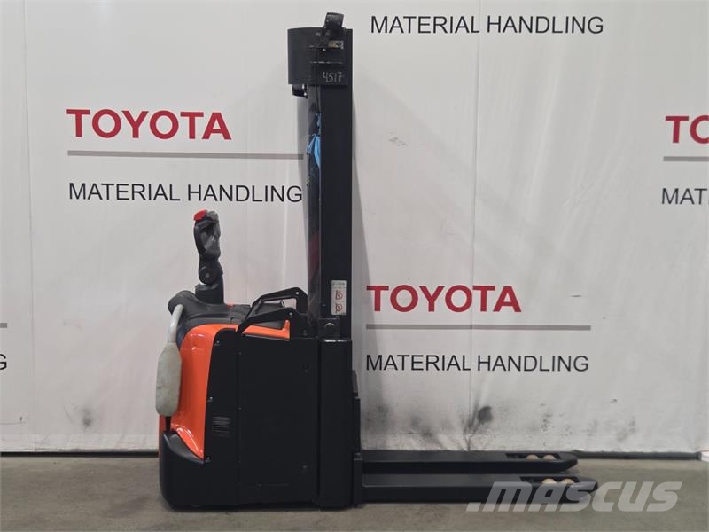 Toyota SPE140L Apiladores manuales
