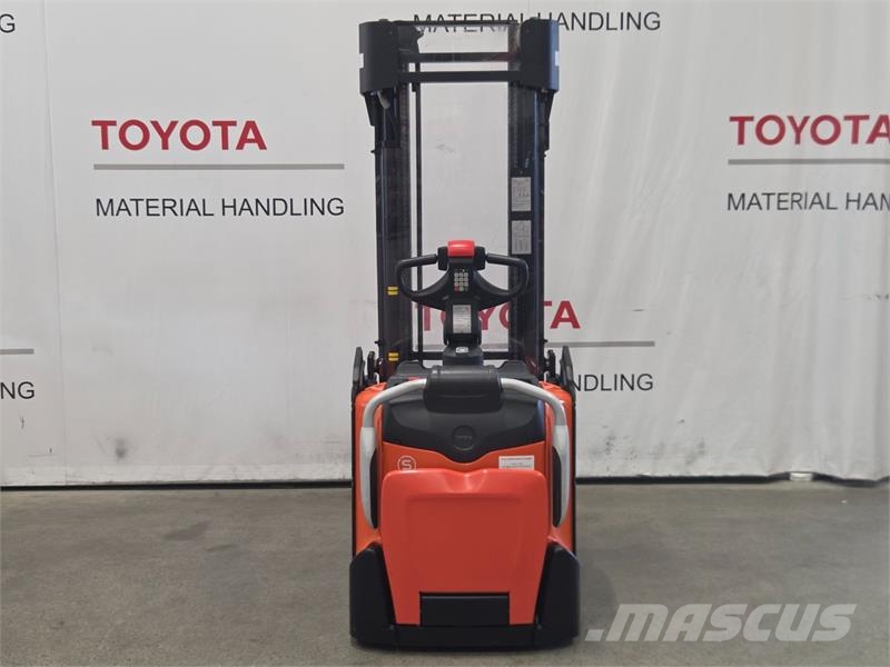 Toyota SPE140L 手動堆積機