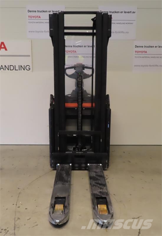 Toyota SPE140L Stoccatori manuali