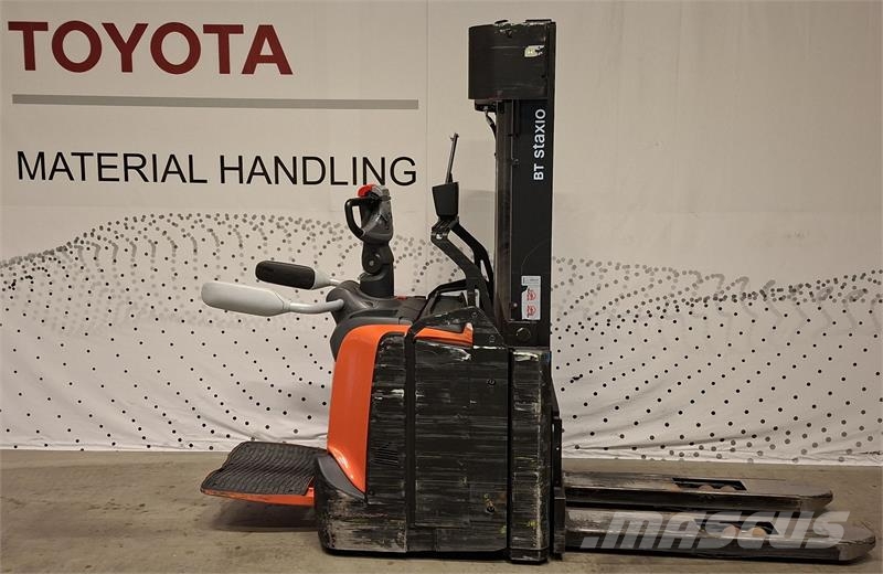 Toyota SPE160L Pedestrian stacker