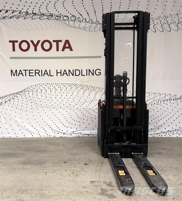 Toyota SPE160L Transpallet uomo a terra