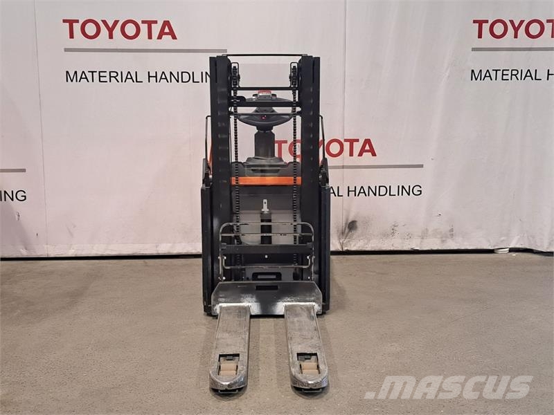 Toyota SPE200D Kézi raklapemelők