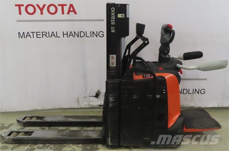 Toyota SPE200D Platform stackers