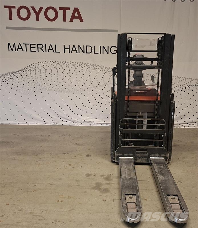 Toyota SPE200D Transpaletler