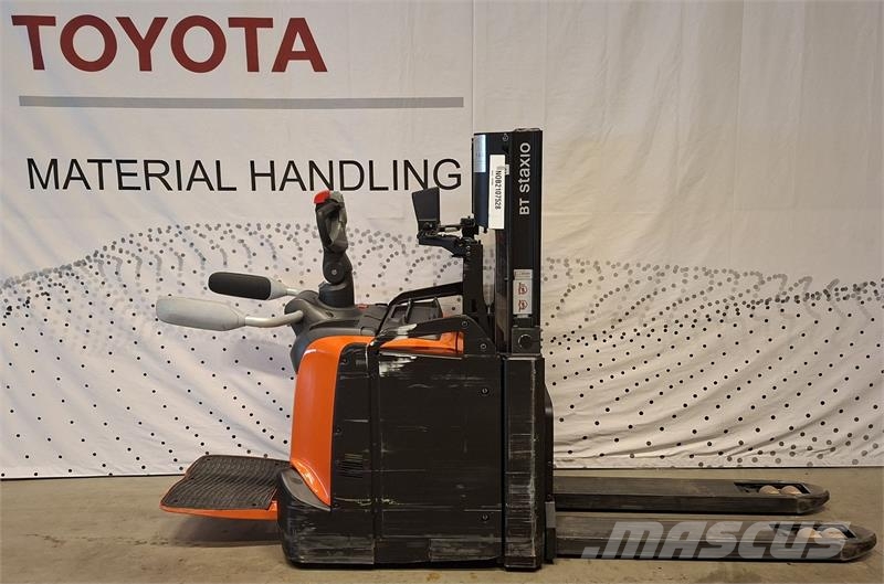 Toyota SPE200D Platform stackers