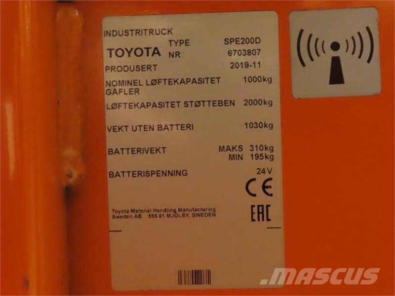 Toyota SPE200D Platform stackers