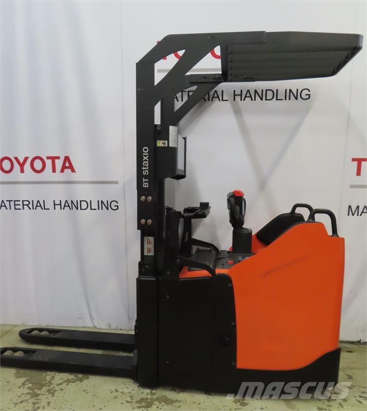 Toyota SPE200D Platform stackers