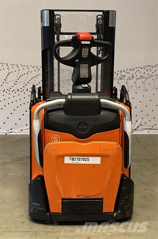 Toyota SPE200D Χειροκίνητα παλετοφόρα