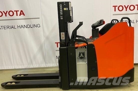 Toyota SPE200D Platform stackers