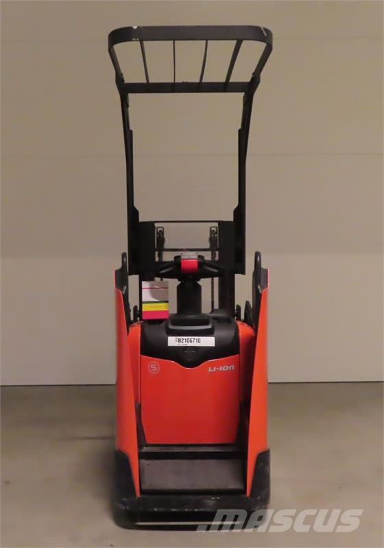Toyota SPE200D Platform stackers