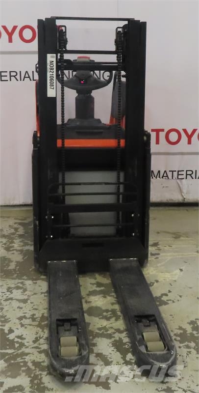 Toyota SPE200DN شاحنات مناولة ذات منصة نقالة يدوية