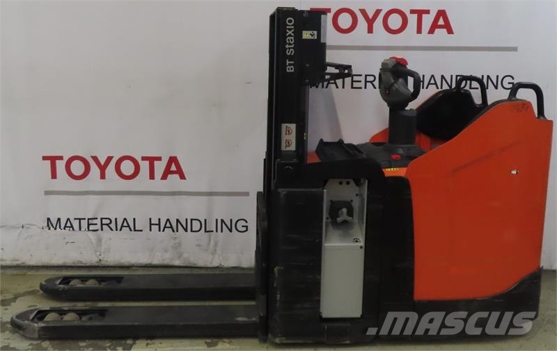 Toyota SPE200DN Platform stackers