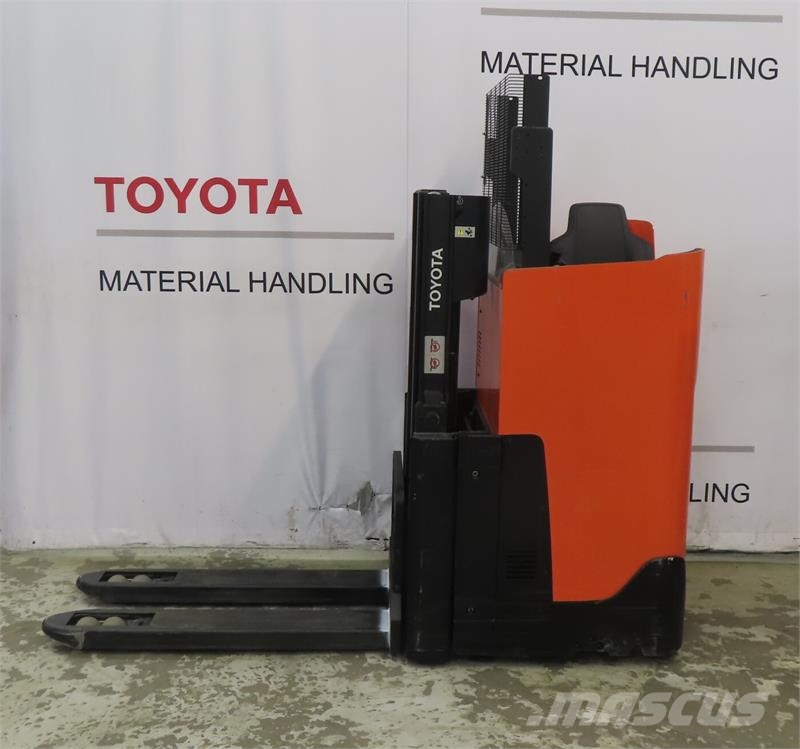 Toyota SSI200D Self propelled stackers
