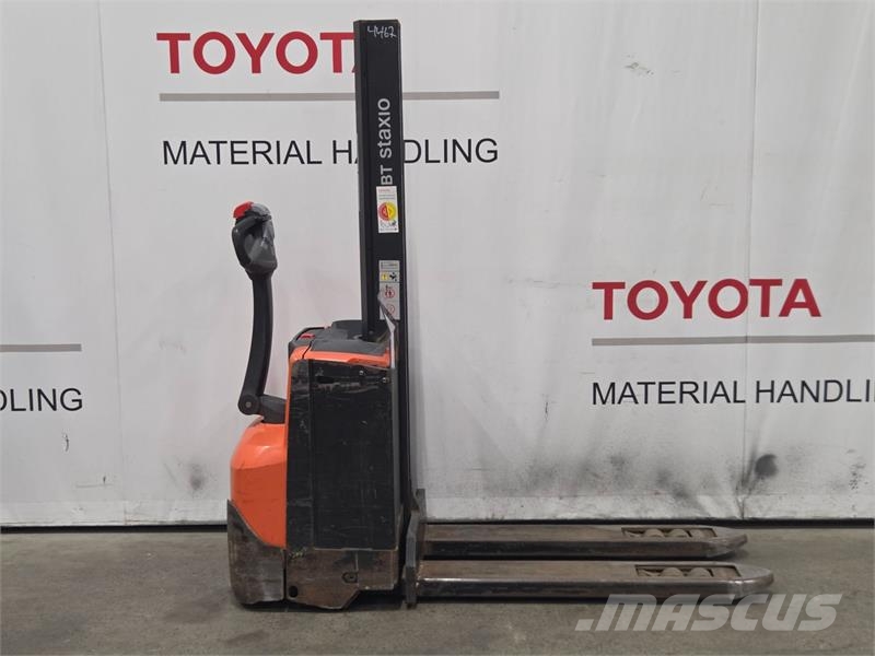 Toyota SWE080L معدات التكديس الجوالة