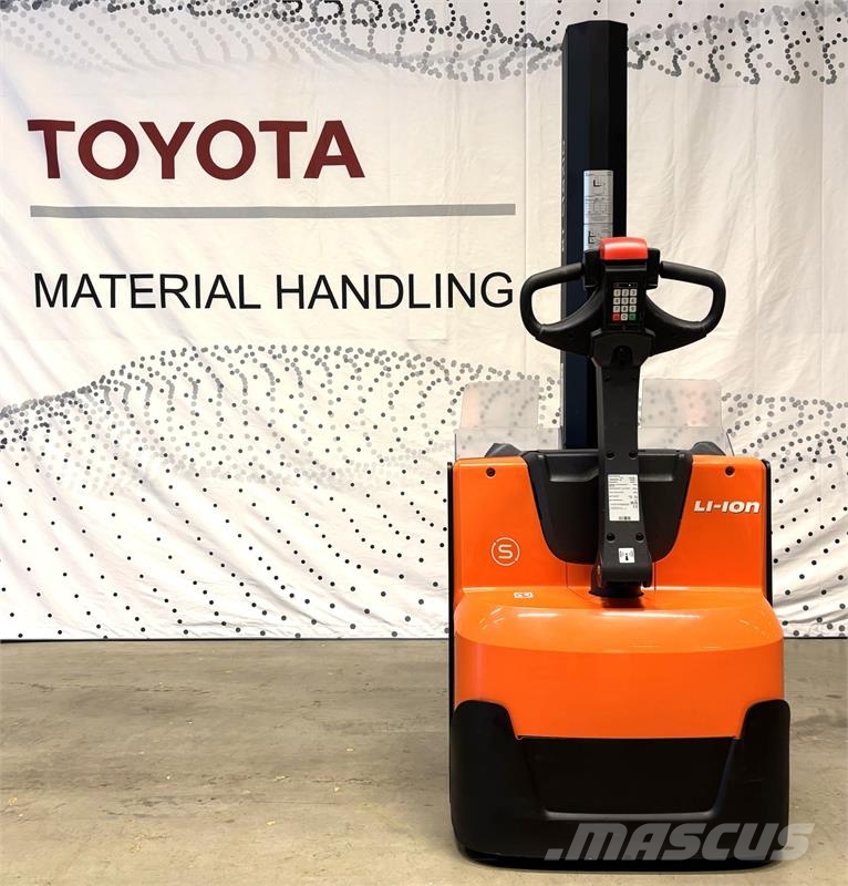 Toyota SWE080L Pedestrian stacker