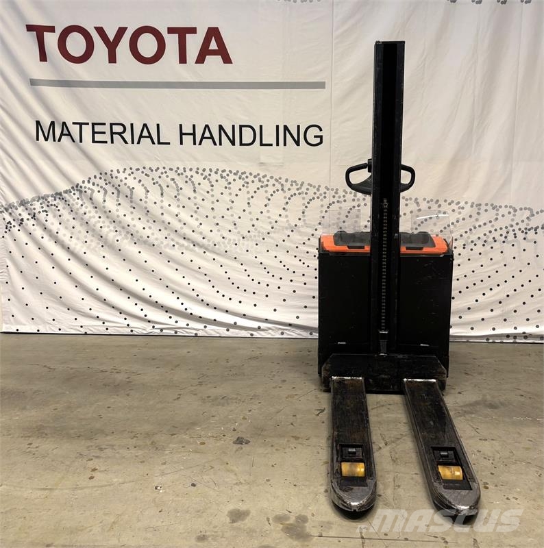 Toyota SWE080L Yaya kumandali istif makinasi