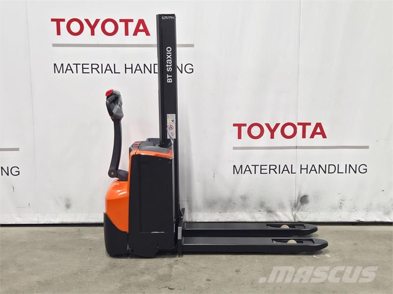 Toyota SWE080L Pedestrian stacker