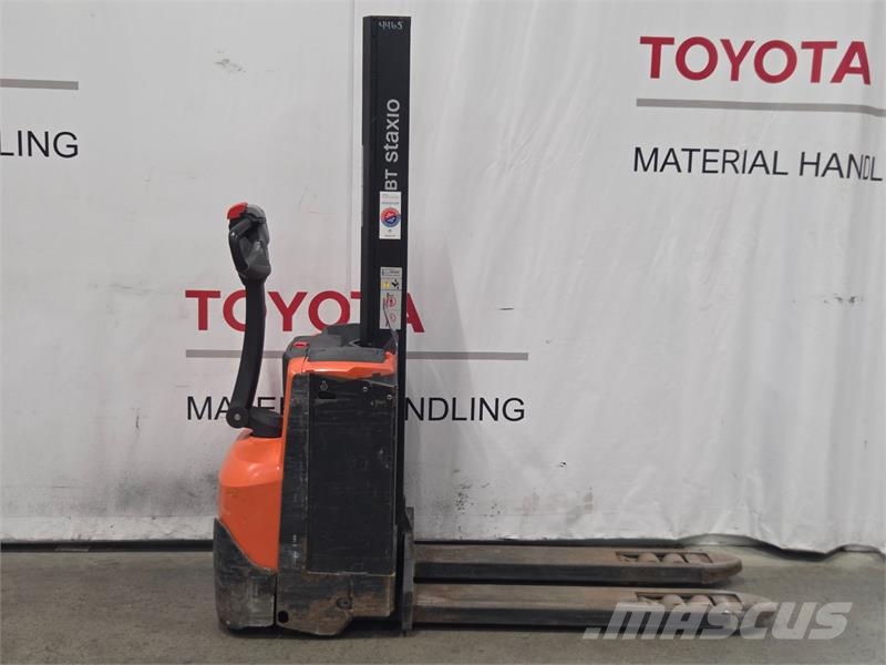 Toyota SWE080L Παλετοφόρα πεζού χειριστή με ιστό