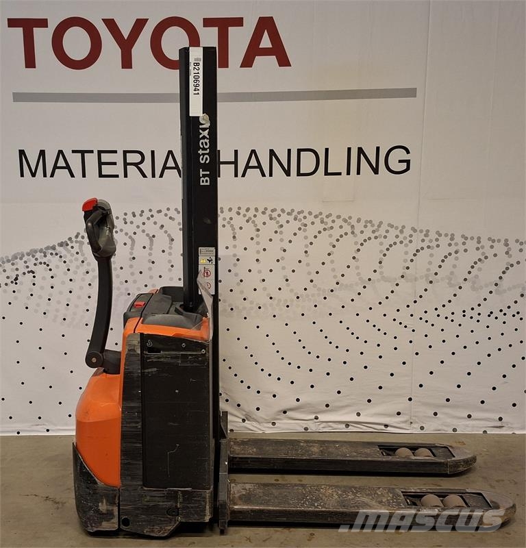 Toyota SWE080L Pedestrian stacker
