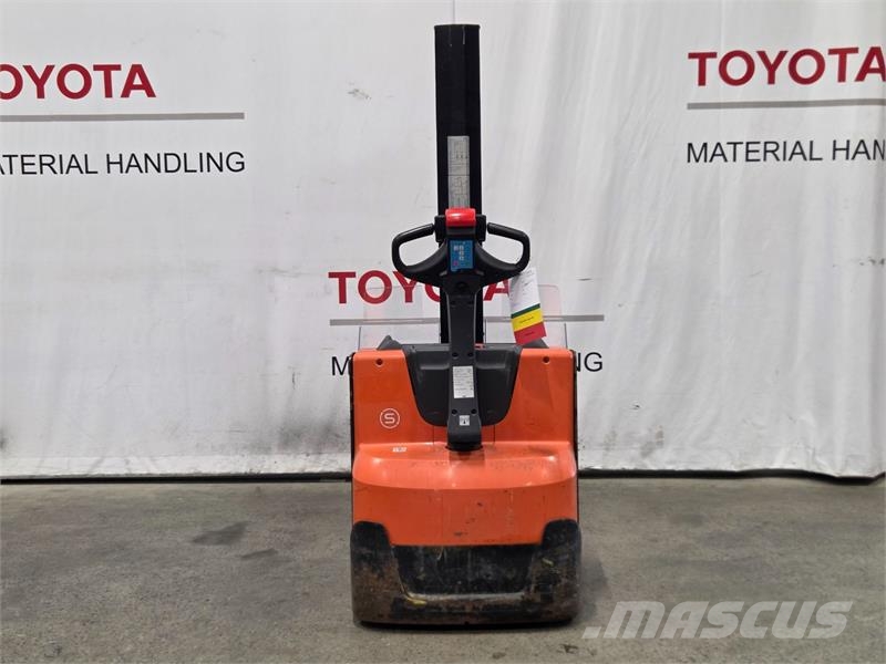 Toyota SWE080L Παλετοφόρα πεζού χειριστή με ιστό