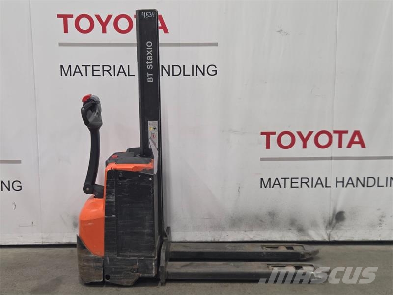 Toyota SWE080L 手推堆垛车