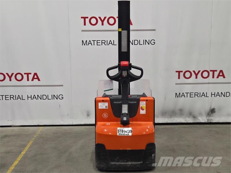 Toyota SWE080L Yaya kumandali istif makinasi