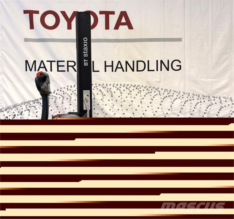 Toyota SWE080L Pedestrian stacker