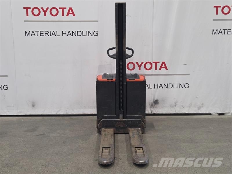 Toyota SWE080L Meeloop stapelaar