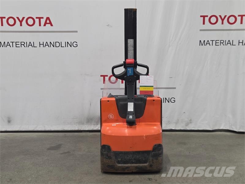 Toyota SWE080L Παλετοφόρα πεζού χειριστή με ιστό