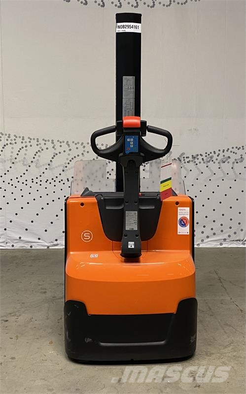 Toyota SWE080L Pedestrian stacker