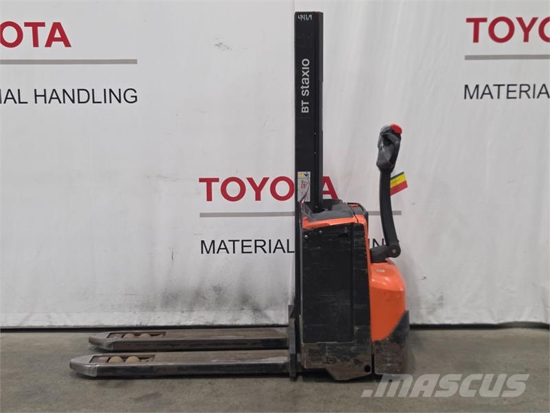 Toyota SWE080L Παλετοφόρα πεζού χειριστή με ιστό