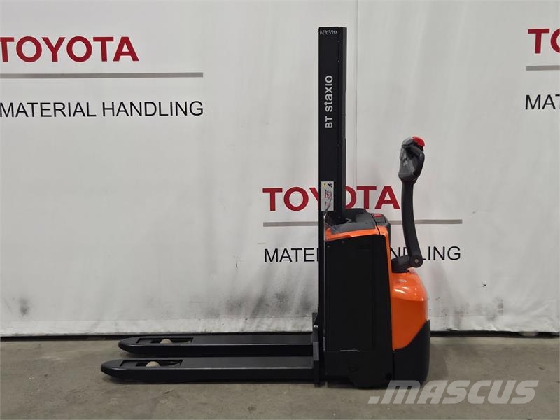 Toyota SWE080L Pedestrian stacker