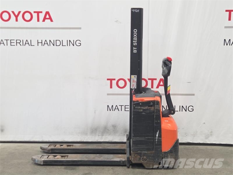 Toyota SWE080L Παλετοφόρα πεζού χειριστή με ιστό