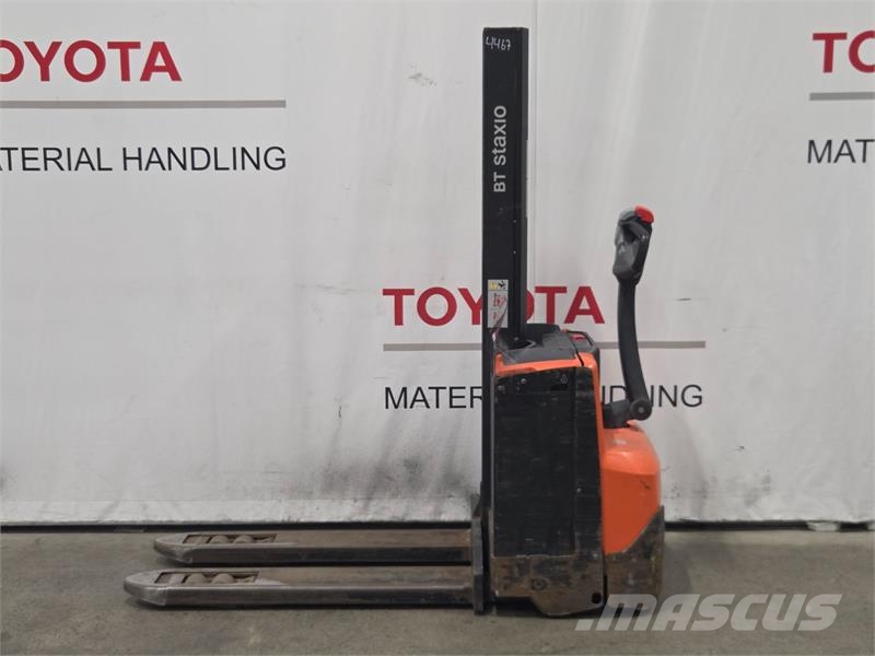 Toyota SWE080L معدات التكديس الجوالة