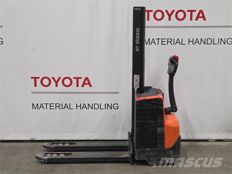 Toyota SWE080L Käyden ajettavat pinoamistrukit
