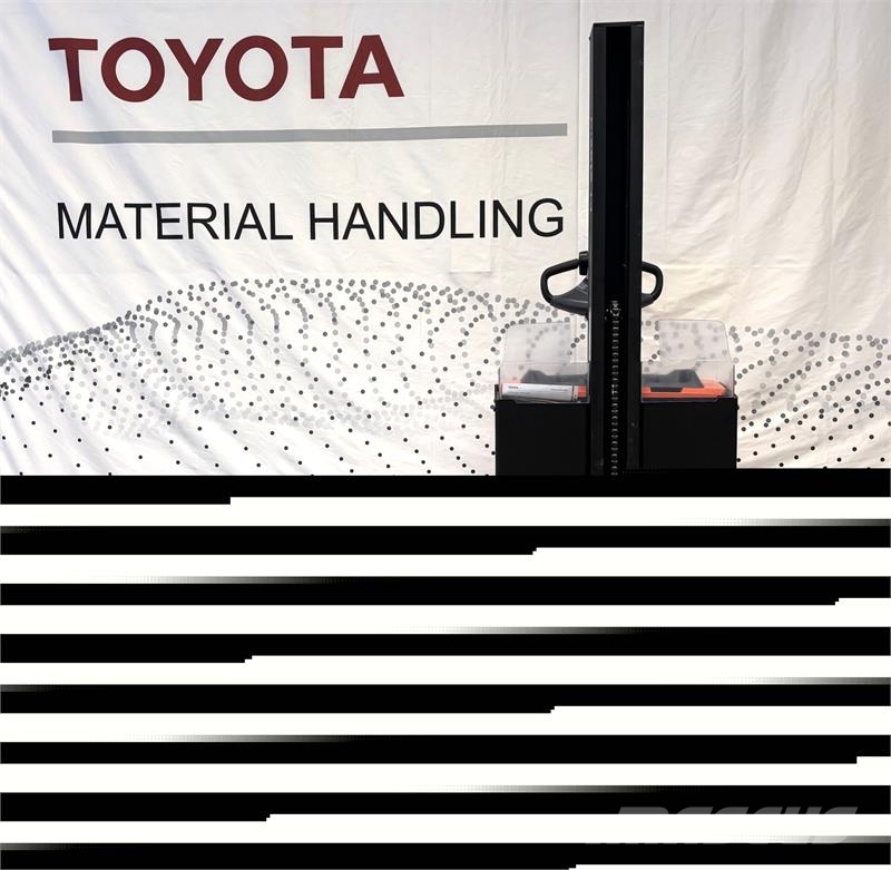 Toyota SWE080L معدات التكديس الجوالة