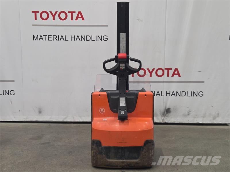 Toyota SWE080L معدات التكديس الجوالة