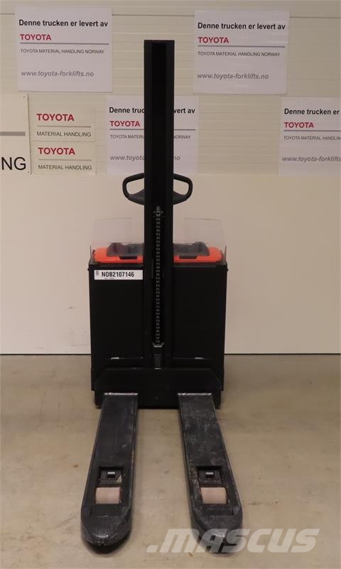 Toyota SWE080L Колички високоповдигачи с теглич