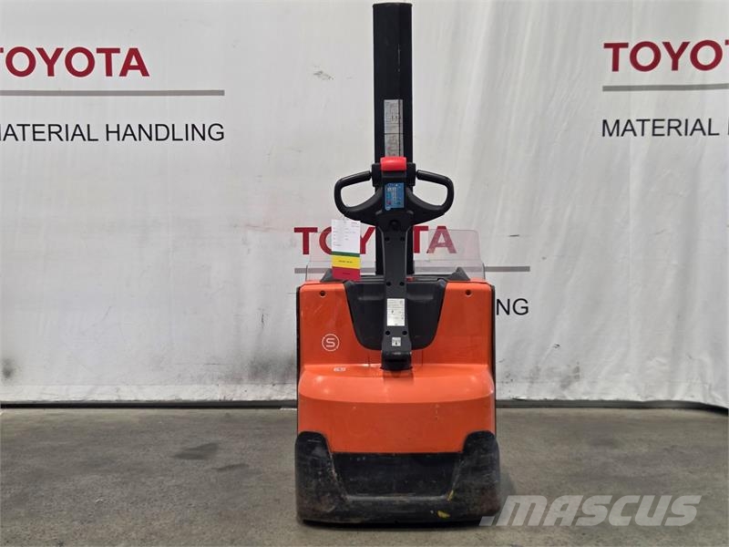 Toyota SWE080L Παλετοφόρα πεζού χειριστή με ιστό