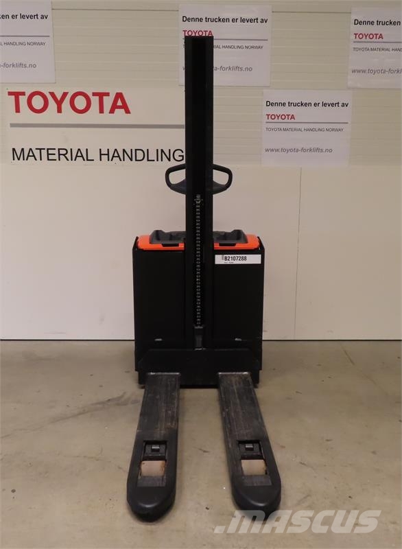 Toyota SWE080L Yaya kumandali istif makinasi