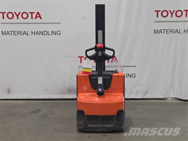 Toyota SWE080L Παλετοφόρα πεζού χειριστή με ιστό